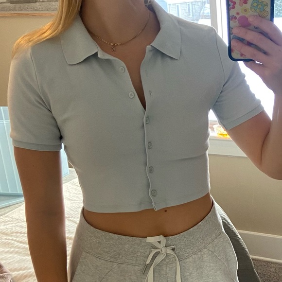 Sunday Best Crop Collared top in baby blue - Picture 2 of 5